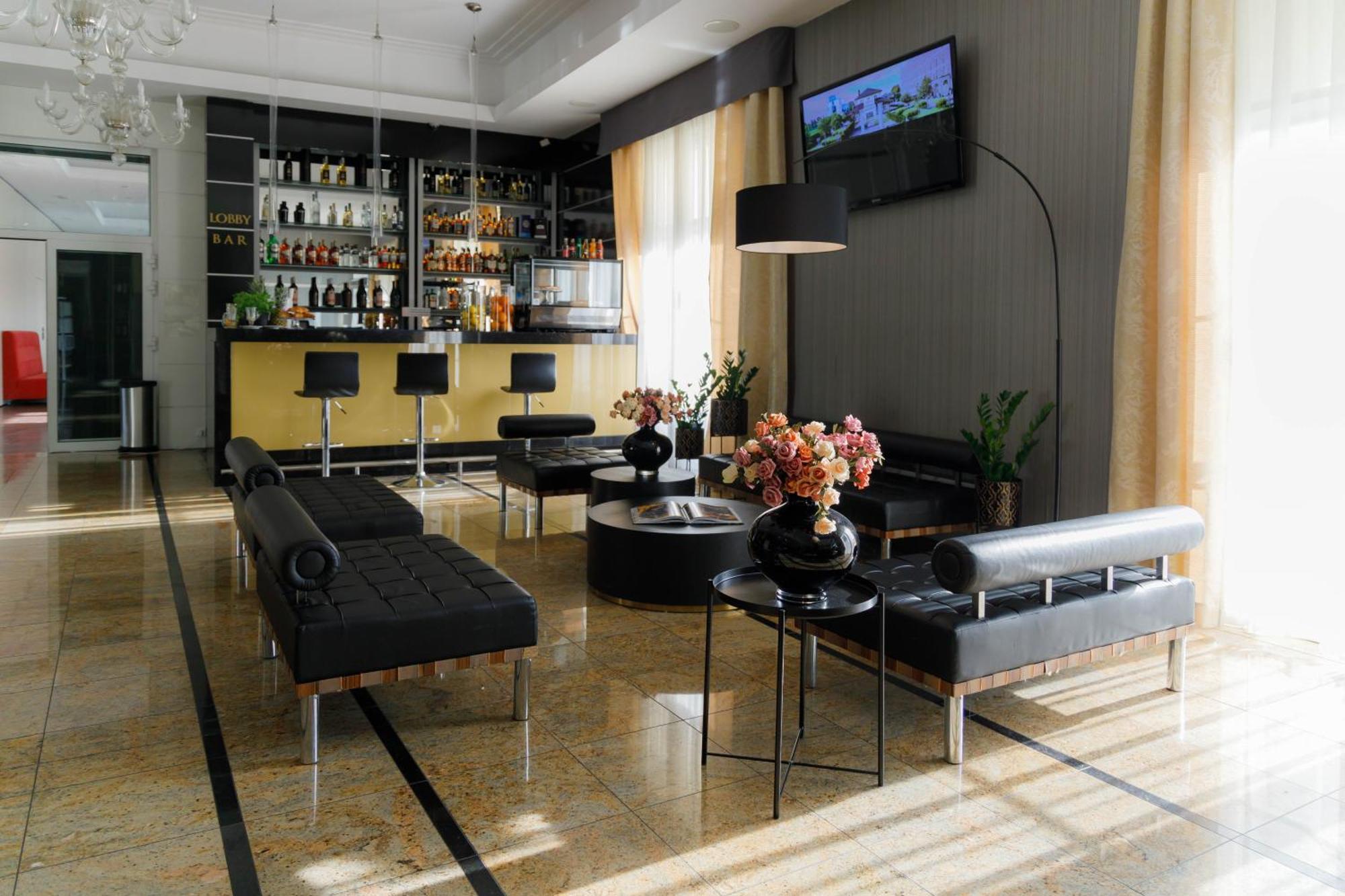 兰伯顿酒店 Ołtarzew 外观 照片